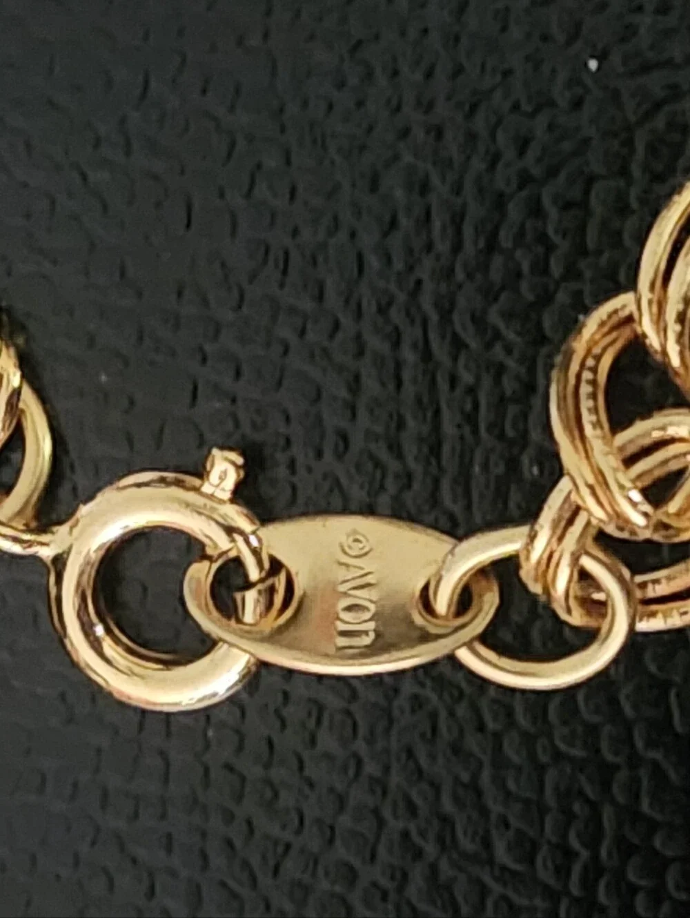 Vtg 70's Avon Gold Tone Filigree Bracelet with Rose Quartz Cabochon